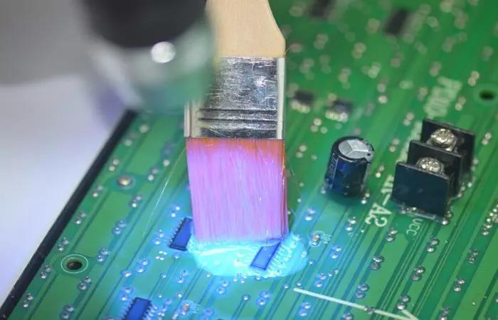 PCB路线板为什么要刷三防漆